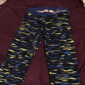 Nike pro drifit crop leggings